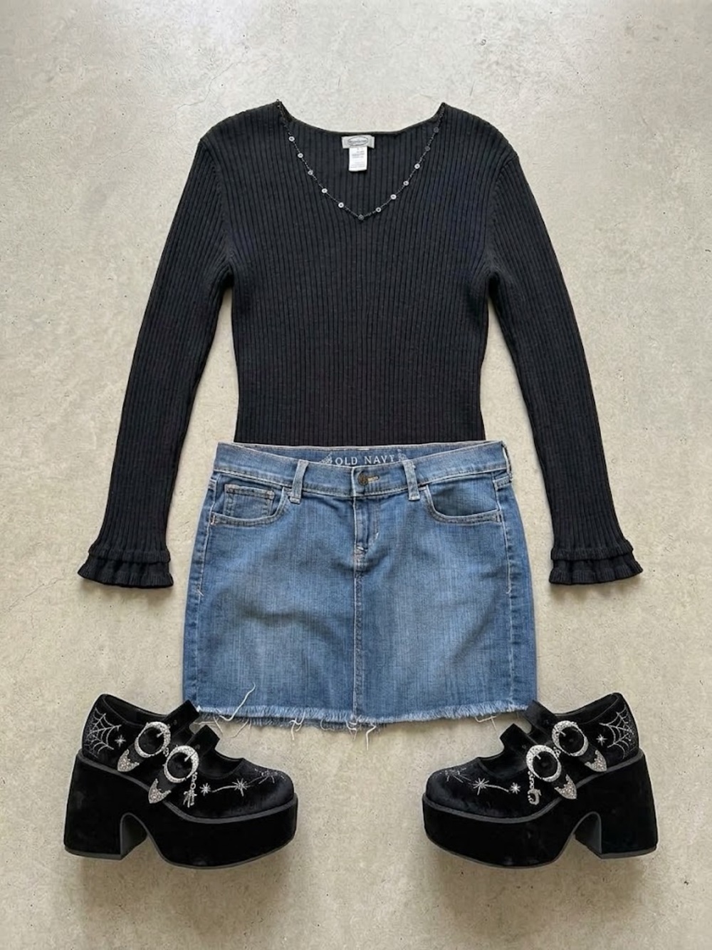 Black Vintage Y2K Black Ribbed V-Neck Sweater with Beaded Trim & Ruffle Hem
